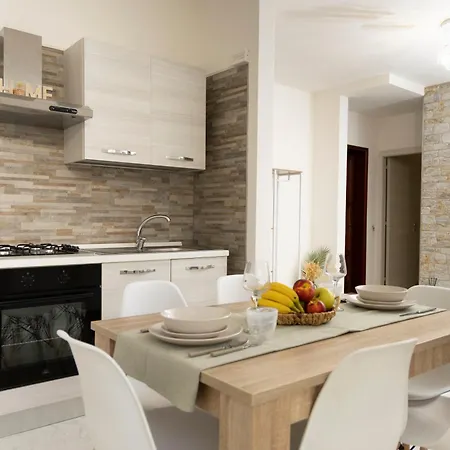 Flori's Apartment-room Wi-fi-parcheggio Gratuito *